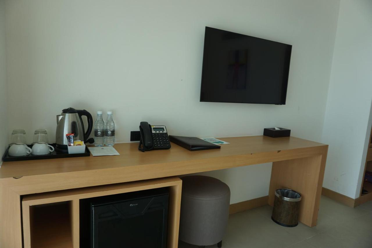 The Lunar Patong Phuket Exterior photo
