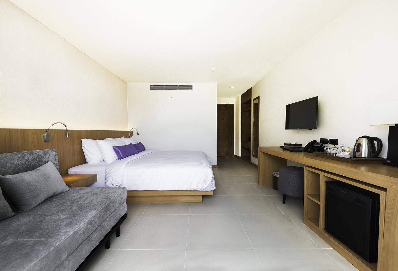 The Lunar Patong Phuket Exterior photo